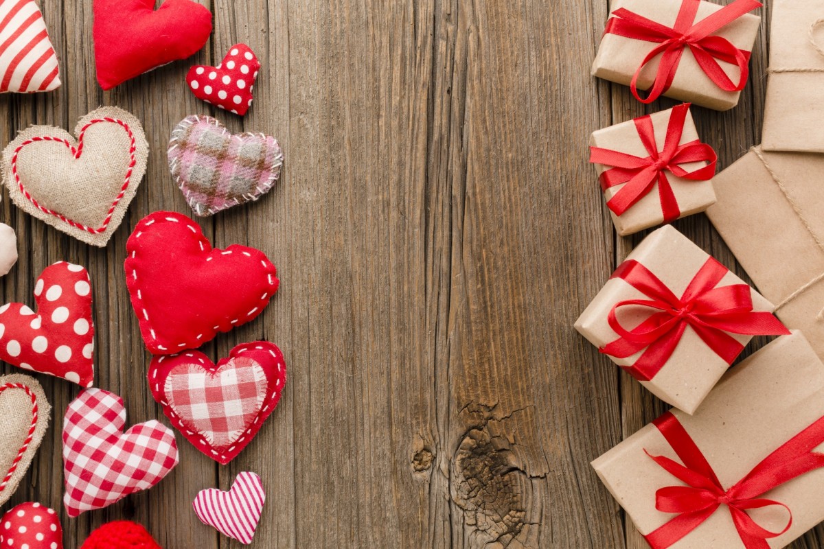 flat-lay-valentines-day-presents-with-ornaments